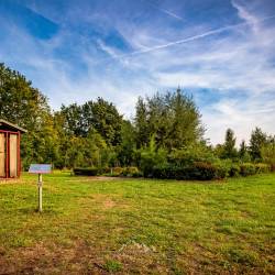 736 | Frieden / Kleine Kapelle am Wegesrand / Garten mit Pflanzen der Bibel