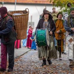 #787 · Ausmarsch am Schloss