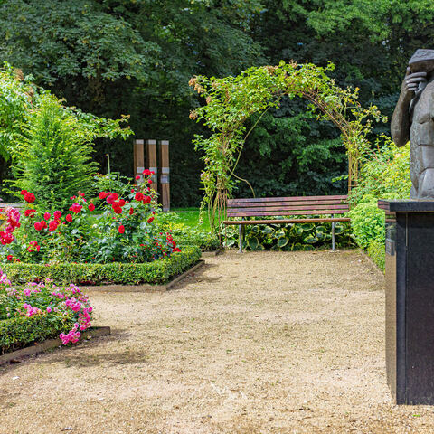 #2132 · Blick in den Rosengarten