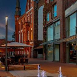 #784 · Das alte Rathaus abends nach der Fertigstellung der neuen Fußgängerzone