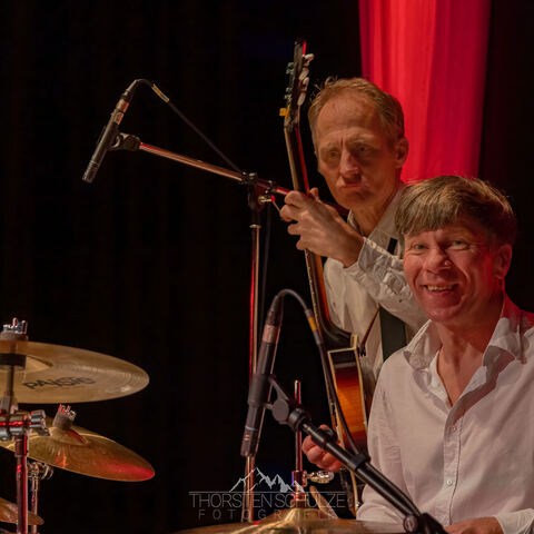 #2216 · Downbeat Benefizkonzert Dezember 2024 im Theater Diepholz - Downbeat sind Carsten Politzky, Rolf Langkamp, Jan Heyer und Thomas Wilker