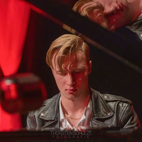 #2262 · Downbeat Benefizkonzert Dezember 2024 im Theater Diepholz - Downbeat sind Carsten Politzky, Rolf Langkamp, Jan Heyer und Thomas Wilker