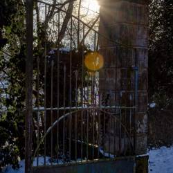 #1650 · Eingangstor zum Schloß im Winter