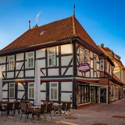 #1159 · Eisdiele DeMartin im Frühjahr in der Fußgängerzone