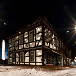 #1647 · Eisdiele in der Fußgängerzone im Winter