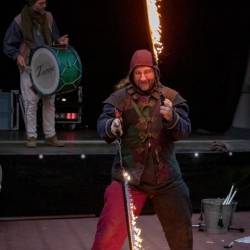 #839 · Kleine Feuershow durch den Gaukler