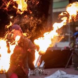 #837 · Kleine Feuershow durch den Gaukler