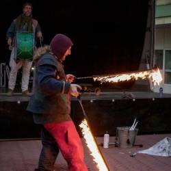 #836 · Kleine Feuershow durch den Gaukler