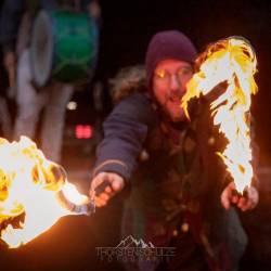 #838 · Kleine Feuershow durch den Gaukler