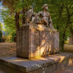 #1233 · Kriegerdenkmal am Heldenhein