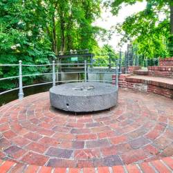 #780 · Mühlrad am Rathaus