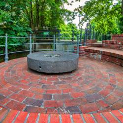 #1691 · Mühlstein am Rathausmarkt