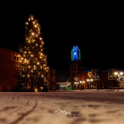 #1915 · Rathaus bei Nacht im Winter