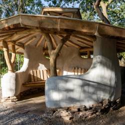 #1239 · Schutzhütte zwischen dem Rathaus und Combi